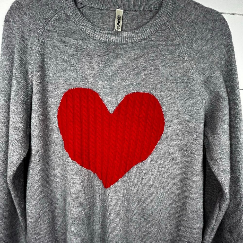 NWOT QUXING Grey Sweater with Red Heart; Size XL - Picture 2 of 8